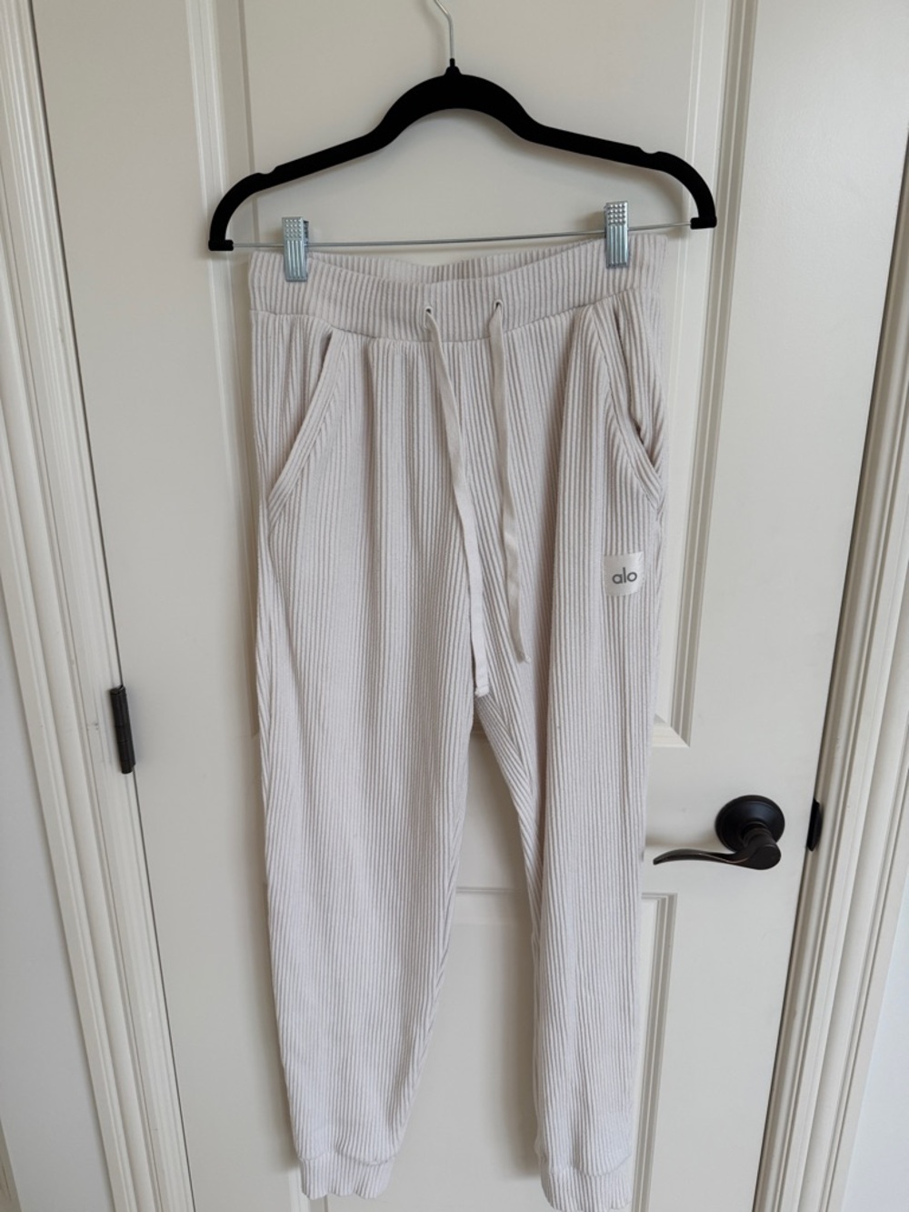 ALO Yoga Ribbed Drawstring Joggers in Off-White